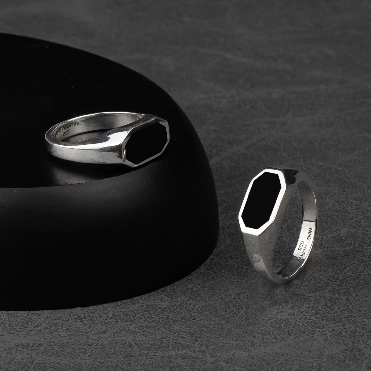Aniq - Elegant Black Onyx Signet Ring 7mm