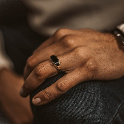 Aniq - Elegant Black Onyx Signet Ring 7mm