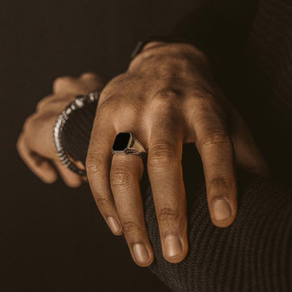 Baki - Black Onyx Signet Ring 17mm