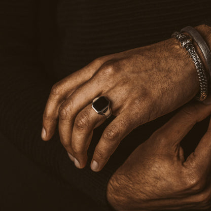 Baki - Black Onyx Signet Ring 17mm